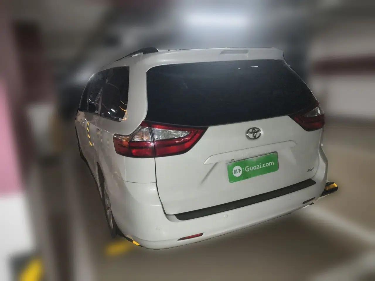 Toyota SIENNA — миниатюра 4
