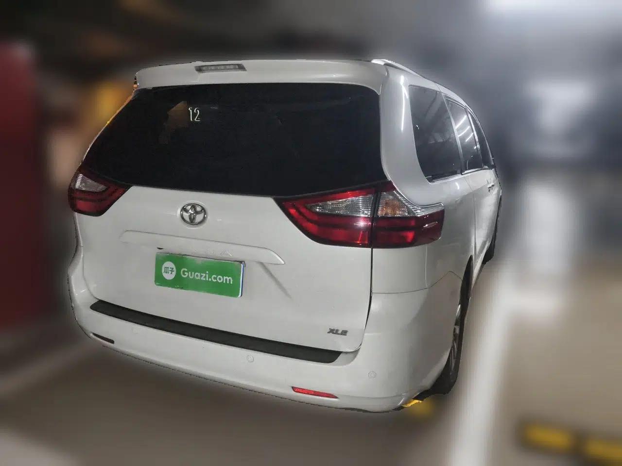 Toyota SIENNA — миниатюра 6