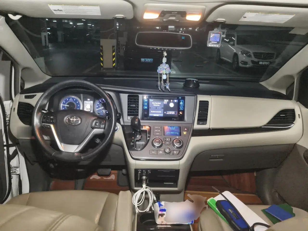 Toyota SIENNA — миниатюра 9