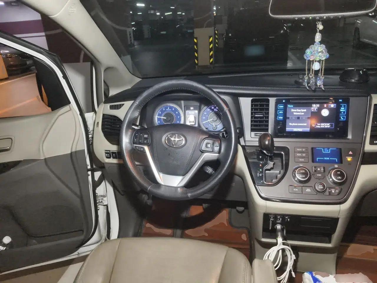 Toyota SIENNA — миниатюра 10