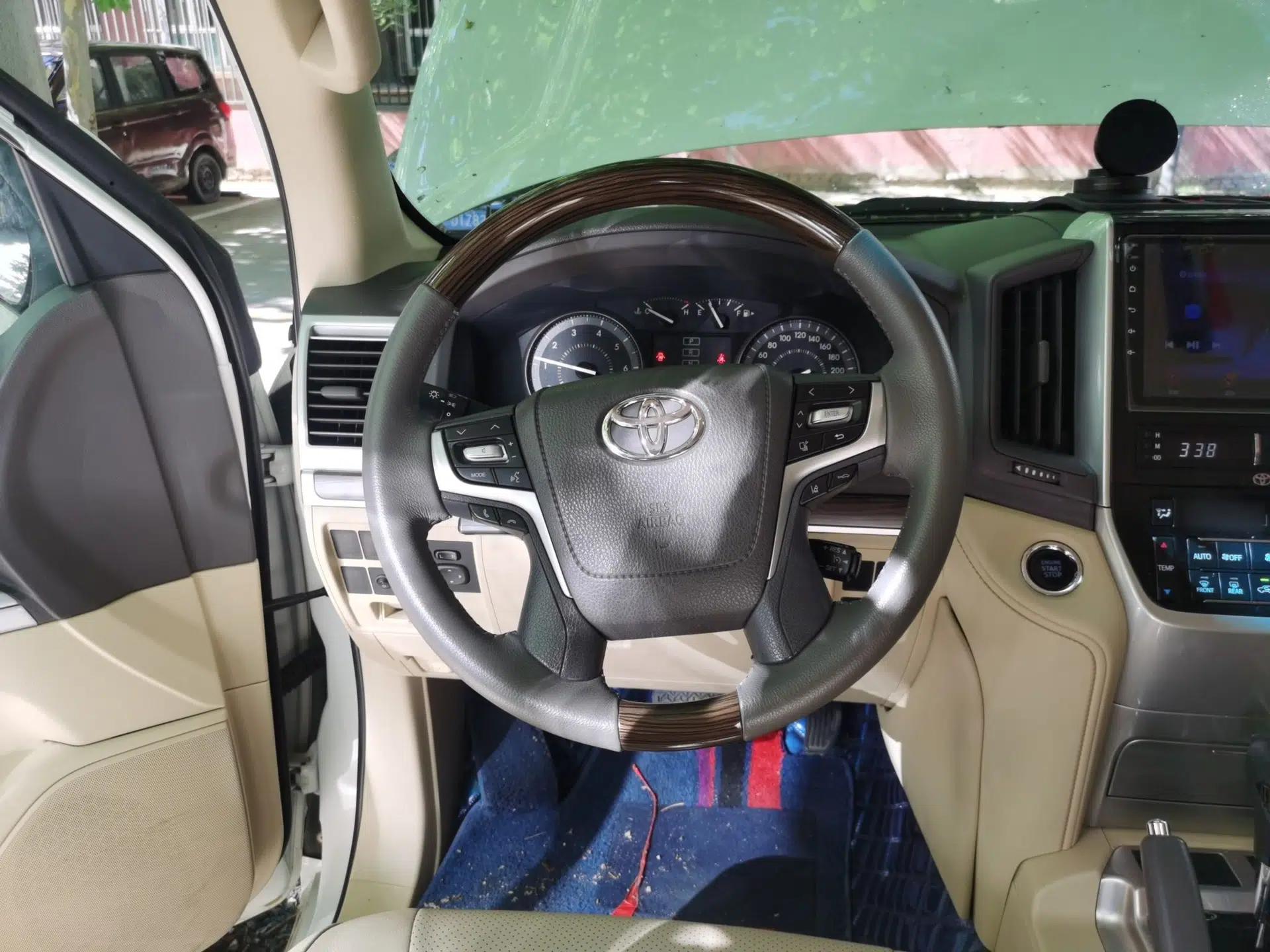 Toyota Land Cruiser — миниатюра 10
