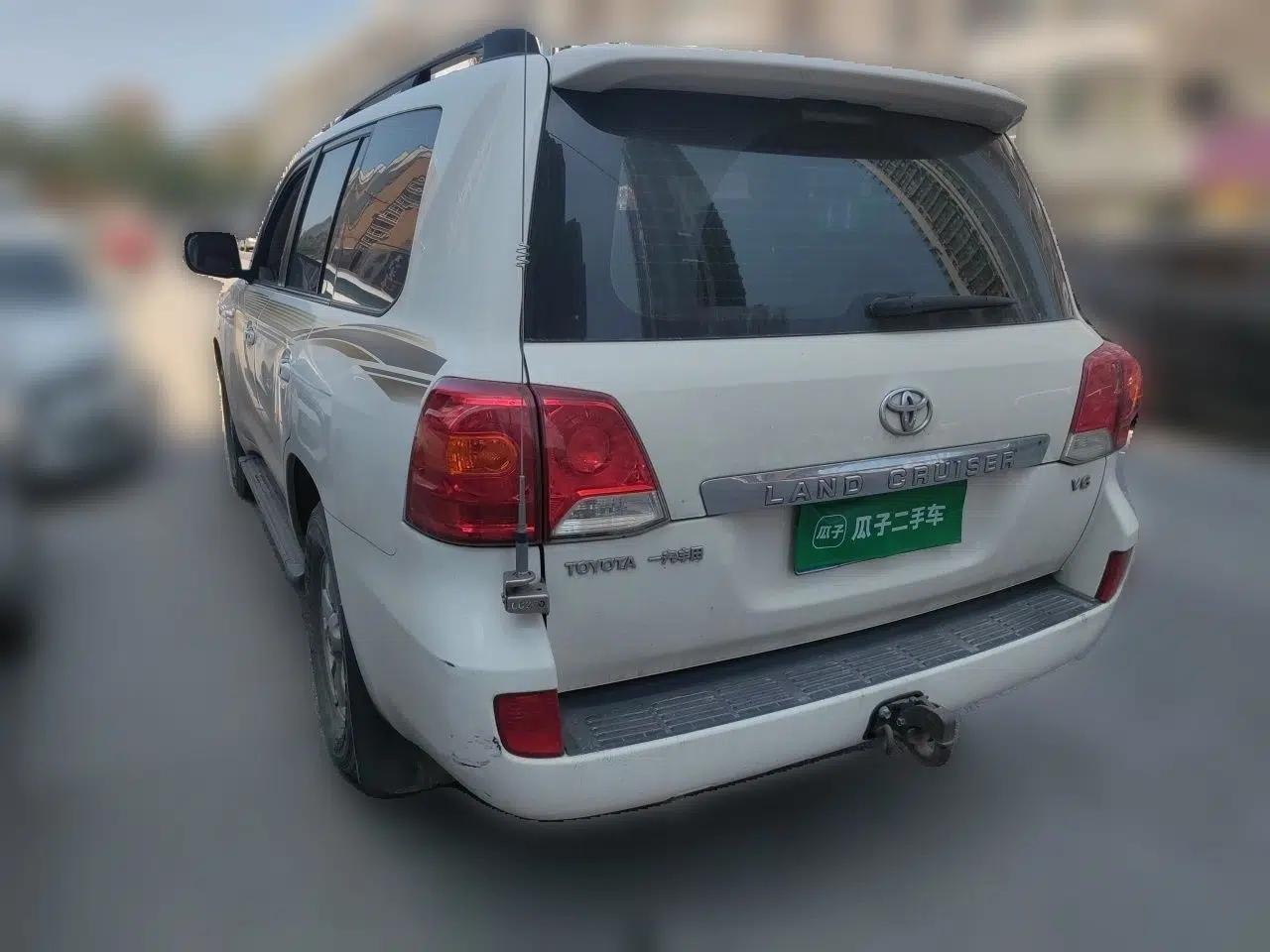 Toyota Land Cruiser 2012 4.0L Automatic VX — миниатюра 4