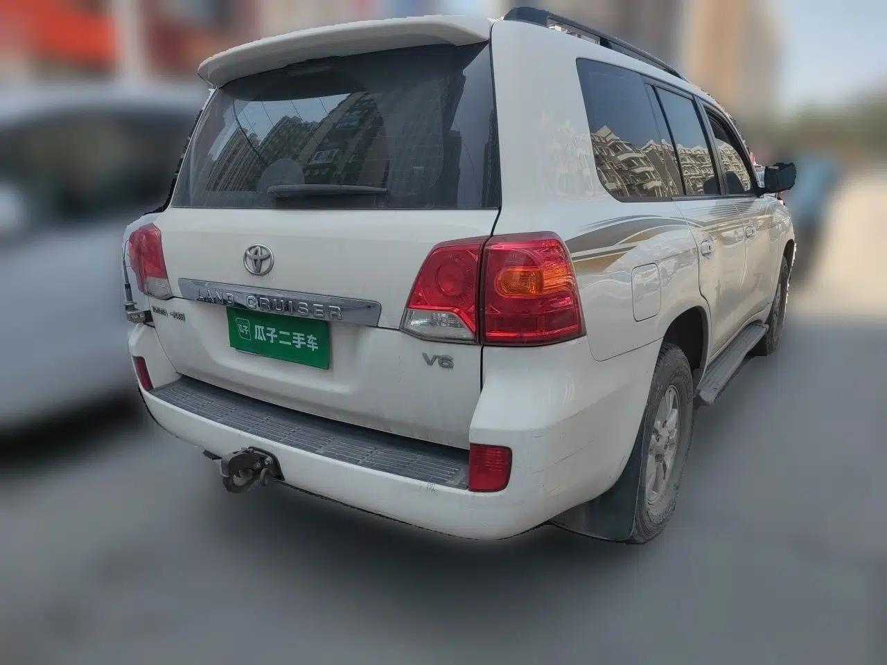 Toyota Land Cruiser 2012 4.0L Automatic VX — миниатюра 6