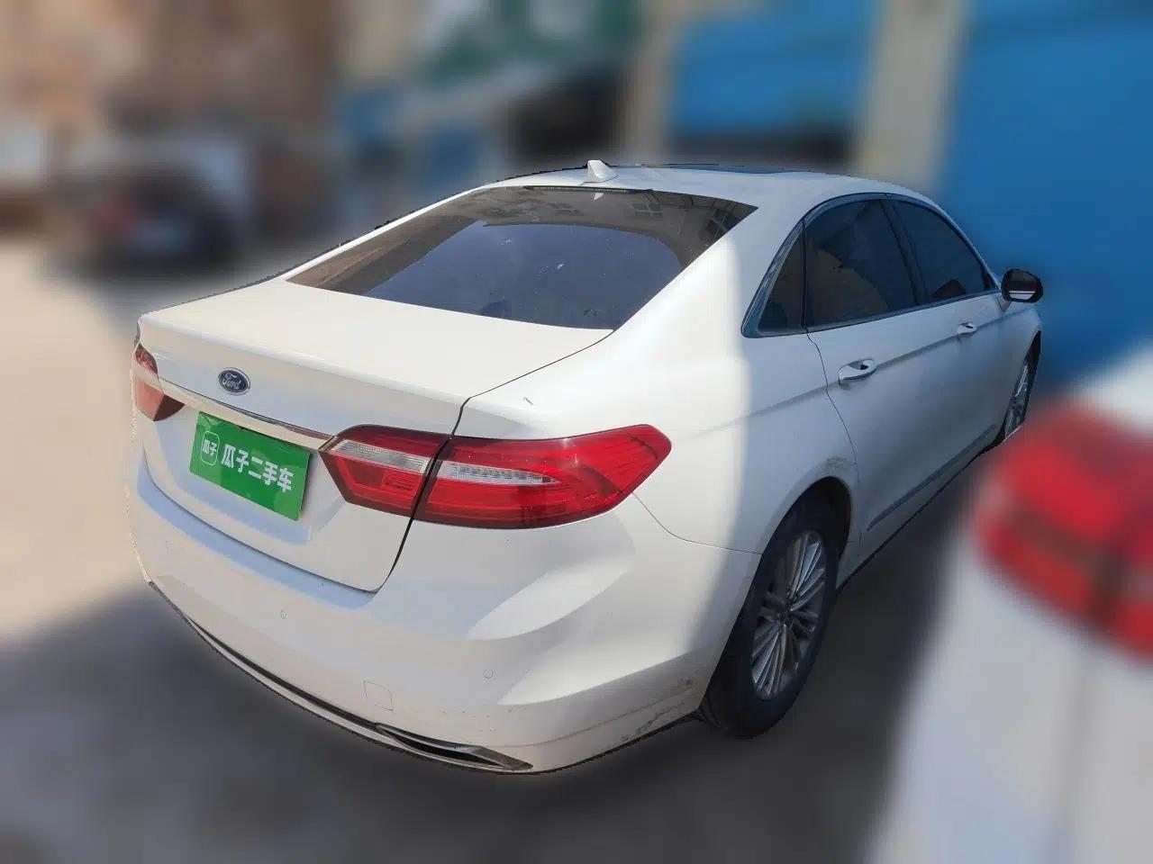 Ford Taurus 2017 EcoBoost 245 Fashion Edition — миниатюра 6