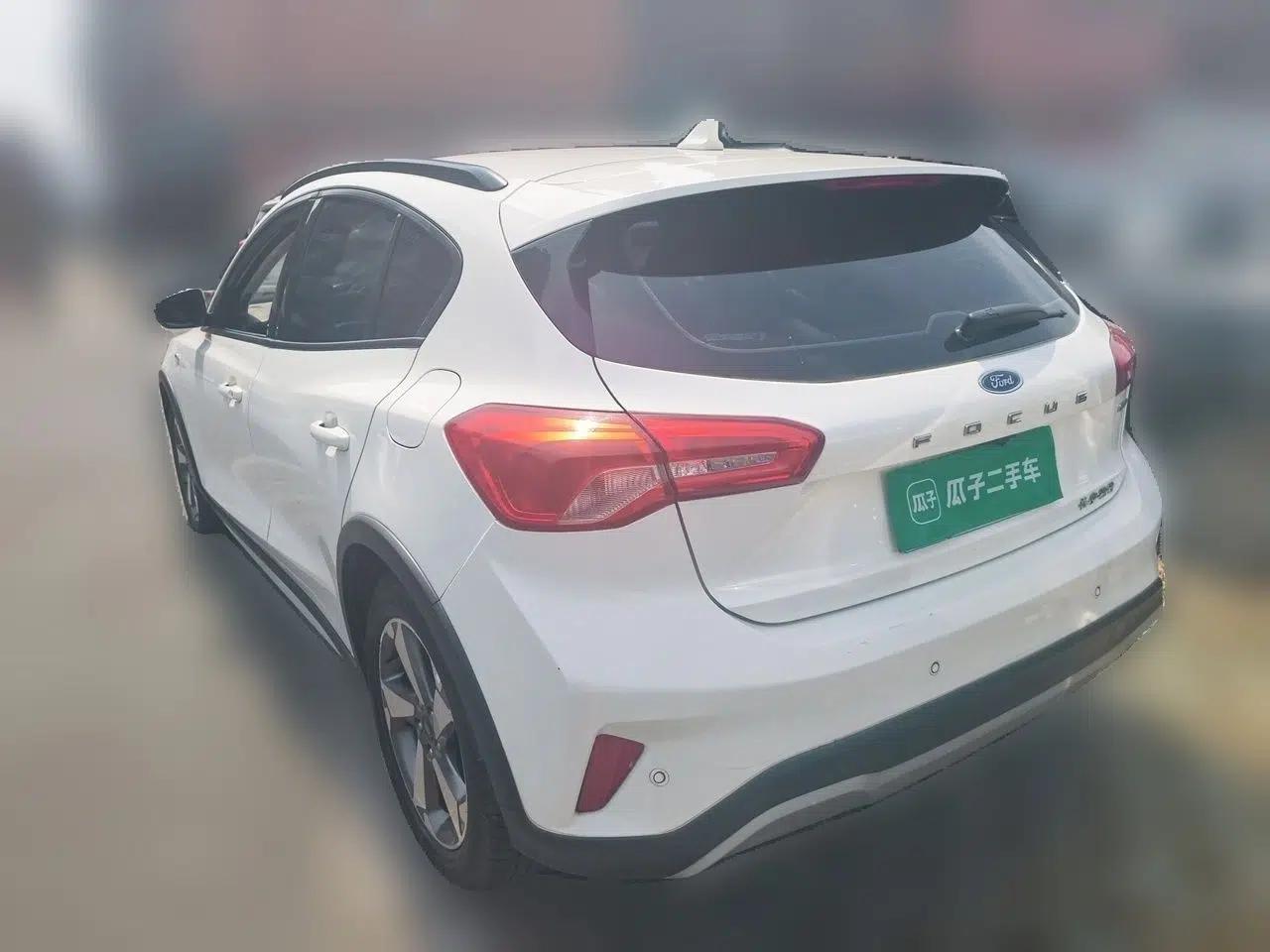Ford Focus Active 2020 EcoBoost 180 Automatic Trendy Model — миниатюра 4