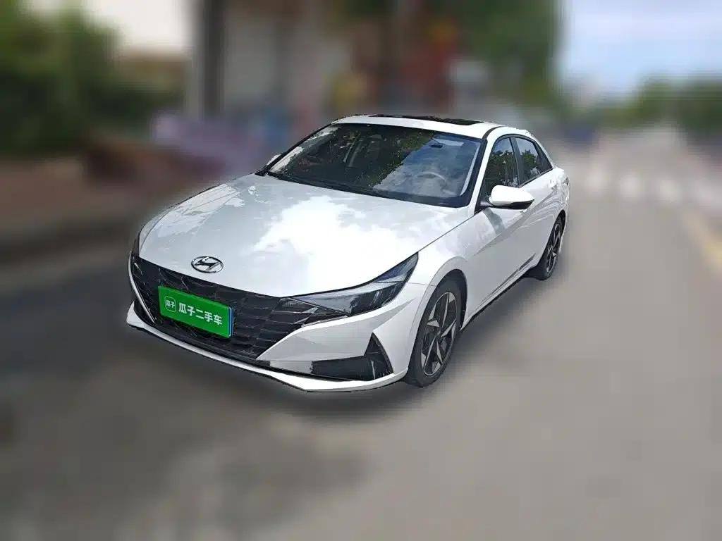 Hyundai Elantra 2022 1.5L CVT LUX Premium Edition — миниатюра 1