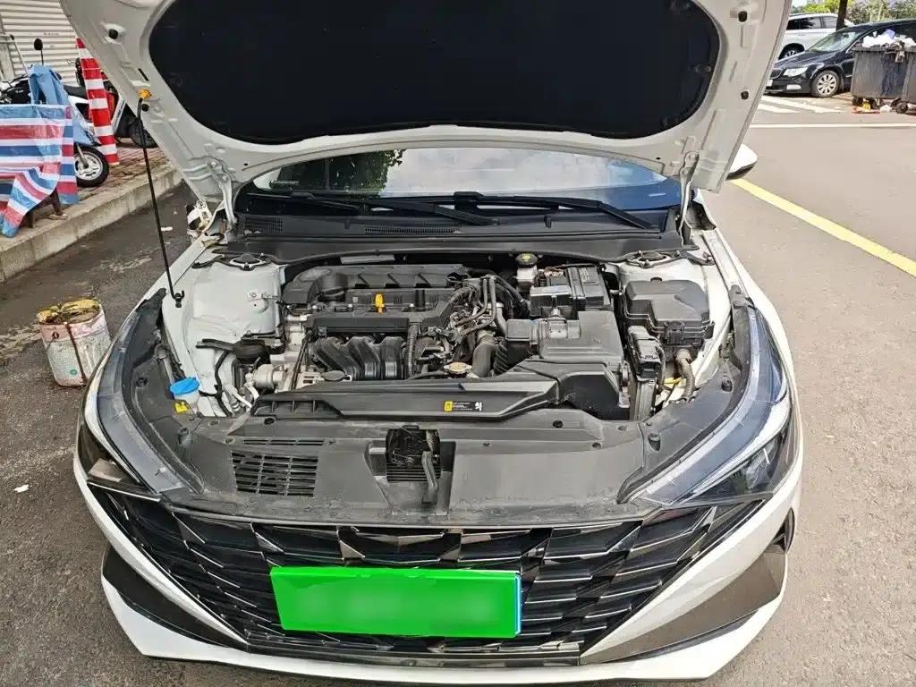 Hyundai Elantra 2022 1.5L CVT LUX Premium Edition — миниатюра 11