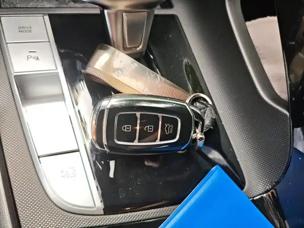 Hyundai Elantra 2022 1.5L CVT LUX Premium Edition — миниатюра 12