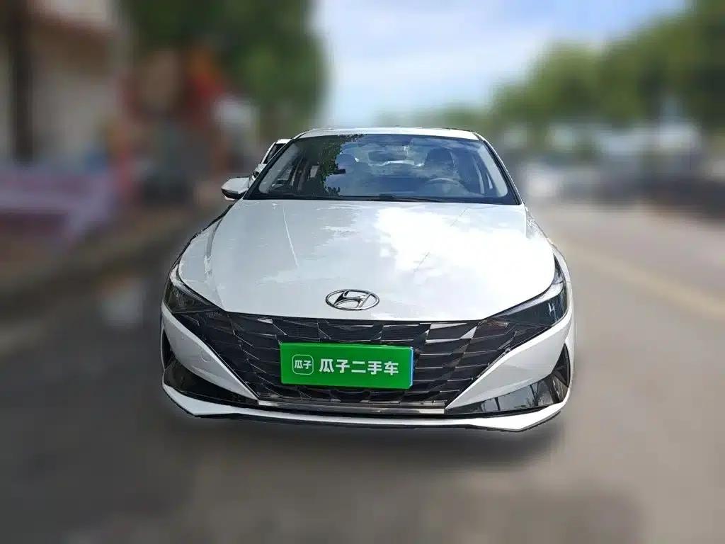 Hyundai Elantra 2022 1.5L CVT LUX Premium Edition — миниатюра 24