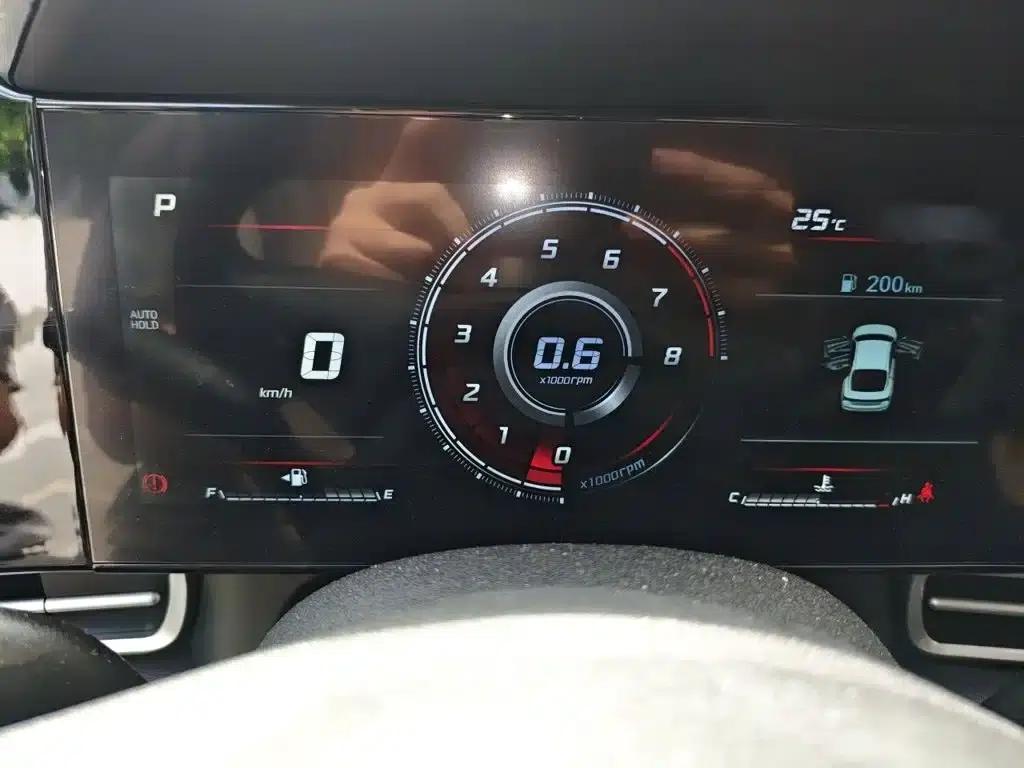 Hyundai Elantra 2022 1.5L CVT LUX Premium Edition — миниатюра 4