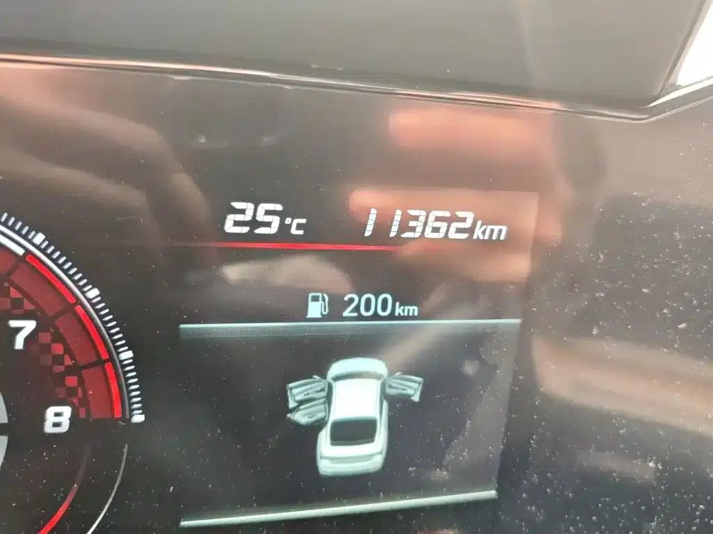 Hyundai Elantra 2022 1.5L CVT LUX Premium Edition — миниатюра 5