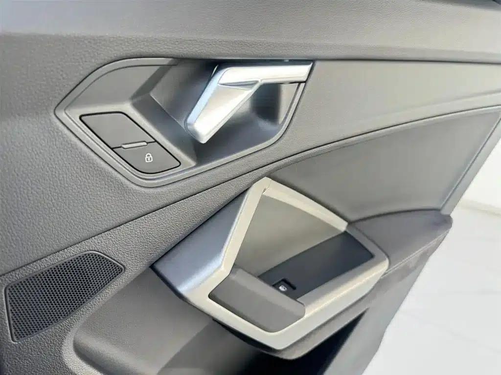 Audi Q3 2023 35 TFSI Progressive Dynamic (1.5T) — миниатюра 13
