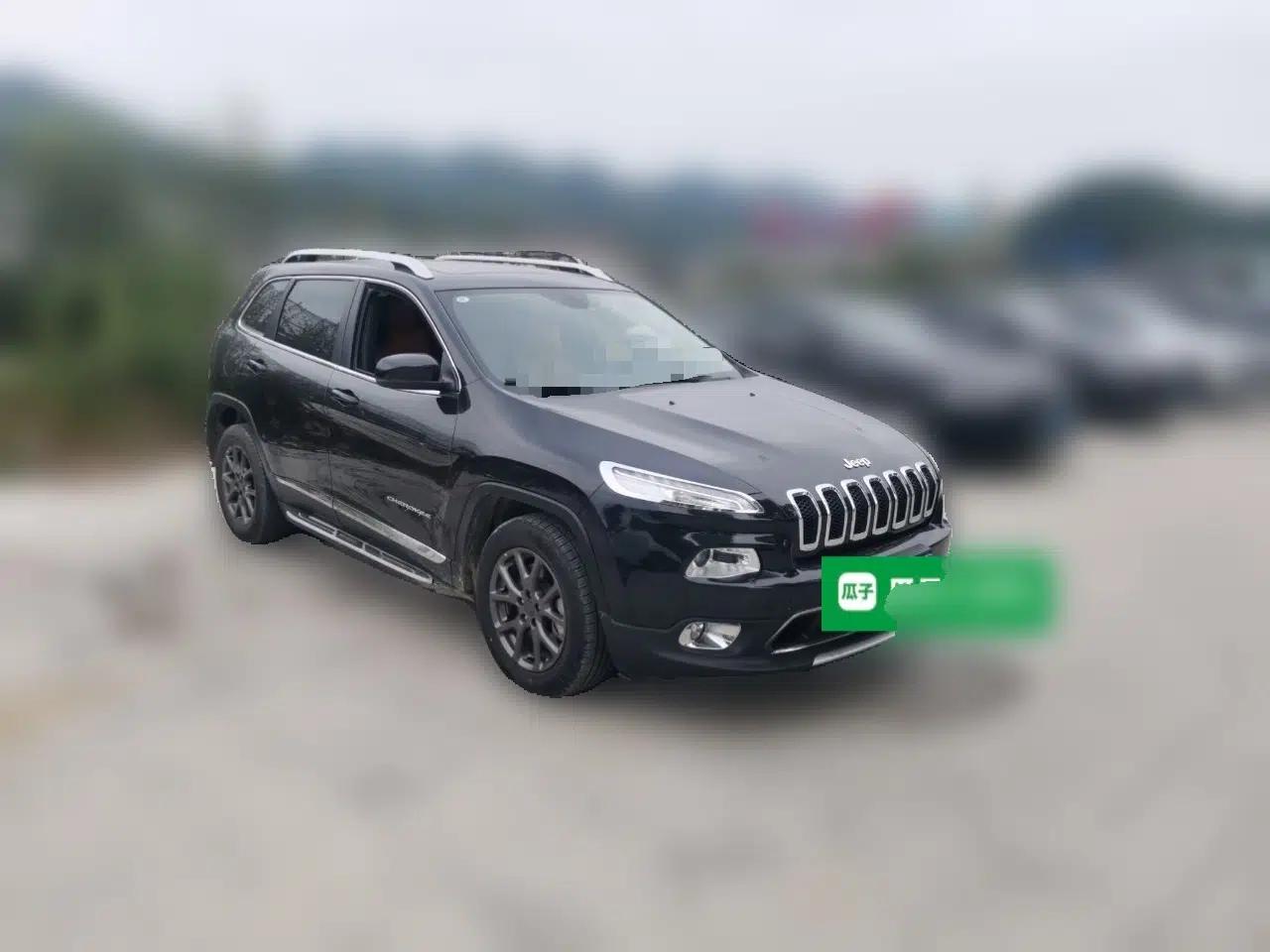 Jeep Cherokee 2020 2.0L Two-Wheel Drive Classic Sports Edition — миниатюра 3