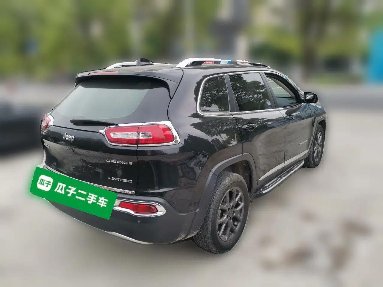 Jeep Cherokee 2020 2.0L Two-Wheel Drive Classic Sports Edition — миниатюра 6