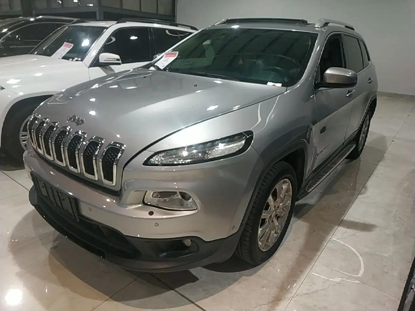 Jeep Cherokee 2014 2.4L Luxury Edition — миниатюра 1