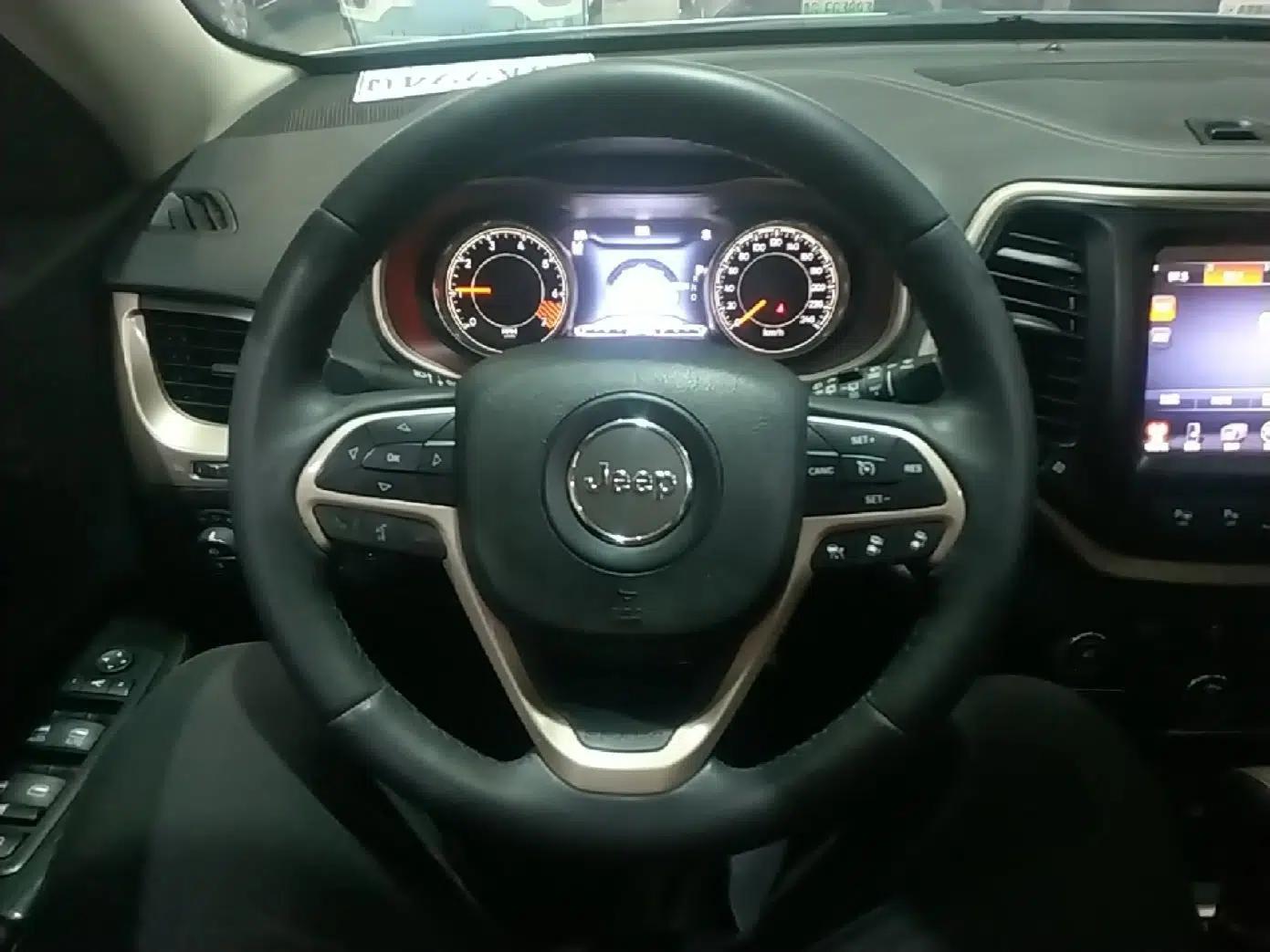 Jeep Cherokee 2014 2.4L Luxury Edition — миниатюра 13