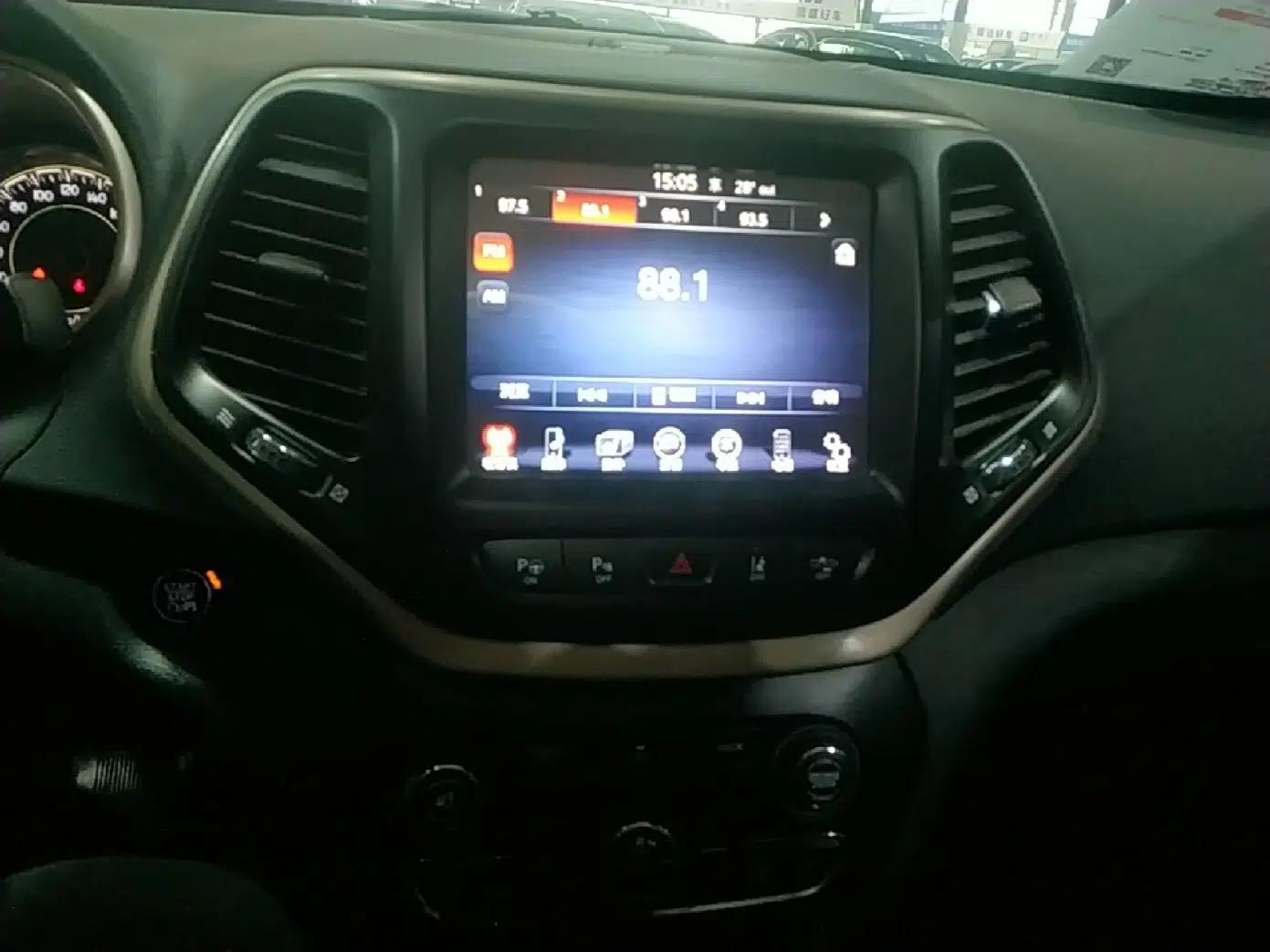 Jeep Cherokee 2014 2.4L Luxury Edition — миниатюра 15
