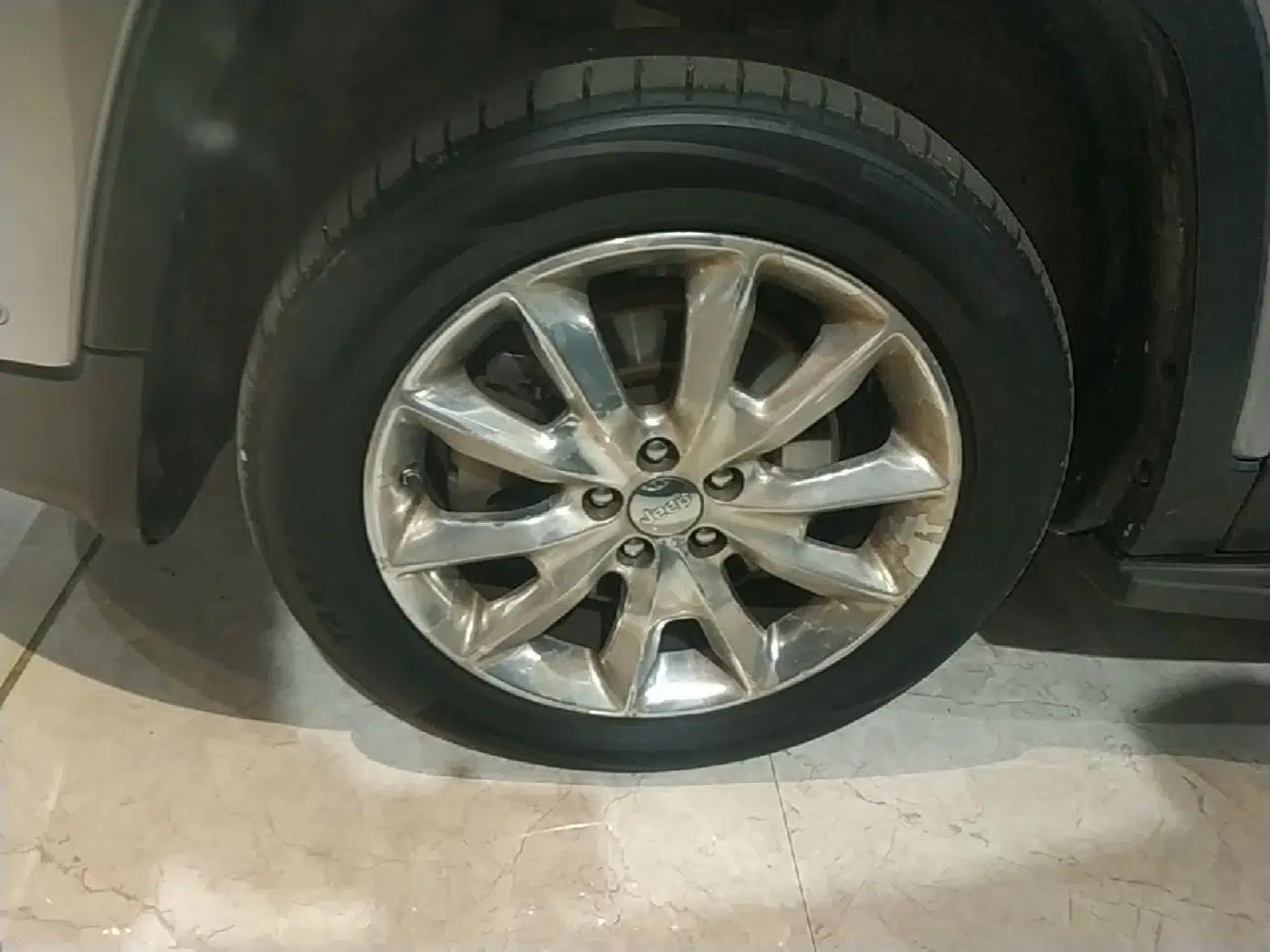 Jeep Cherokee 2014 2.4L Luxury Edition — миниатюра 10