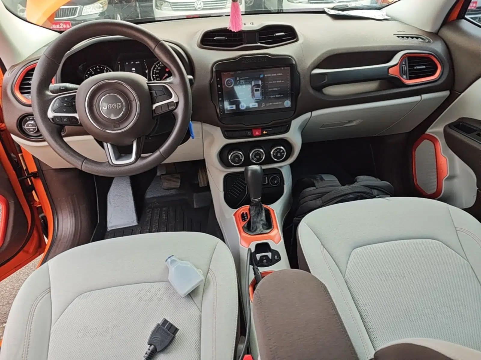 Jeep Renegade 2016 1.4T Automatic High-Energy Version — миниатюра 12