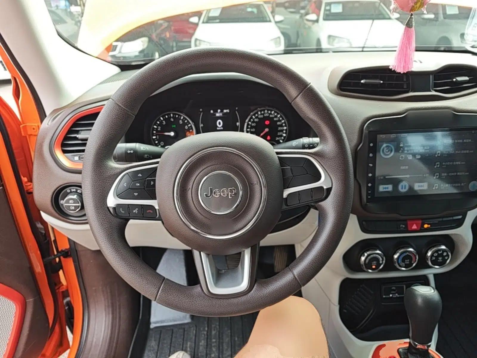 Jeep Renegade 2016 1.4T Automatic High-Energy Version — миниатюра 13