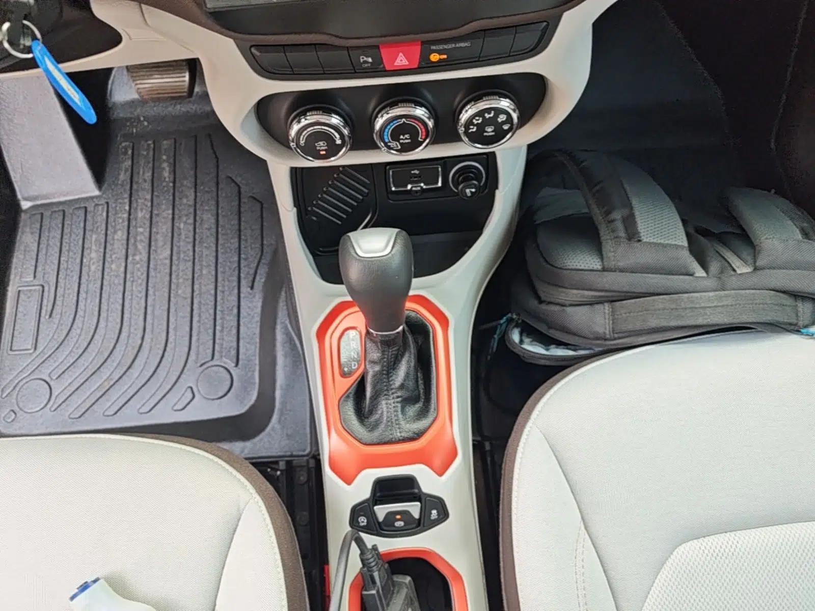 Jeep Renegade 2016 1.4T Automatic High-Energy Version — миниатюра 16