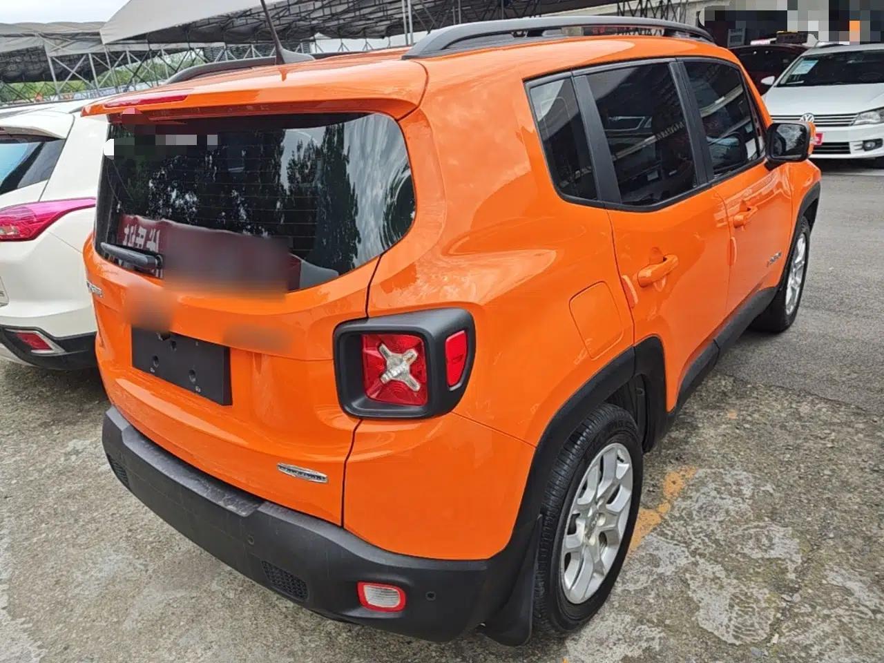 Jeep Renegade 2016 1.4T Automatic High-Energy Version — миниатюра 6