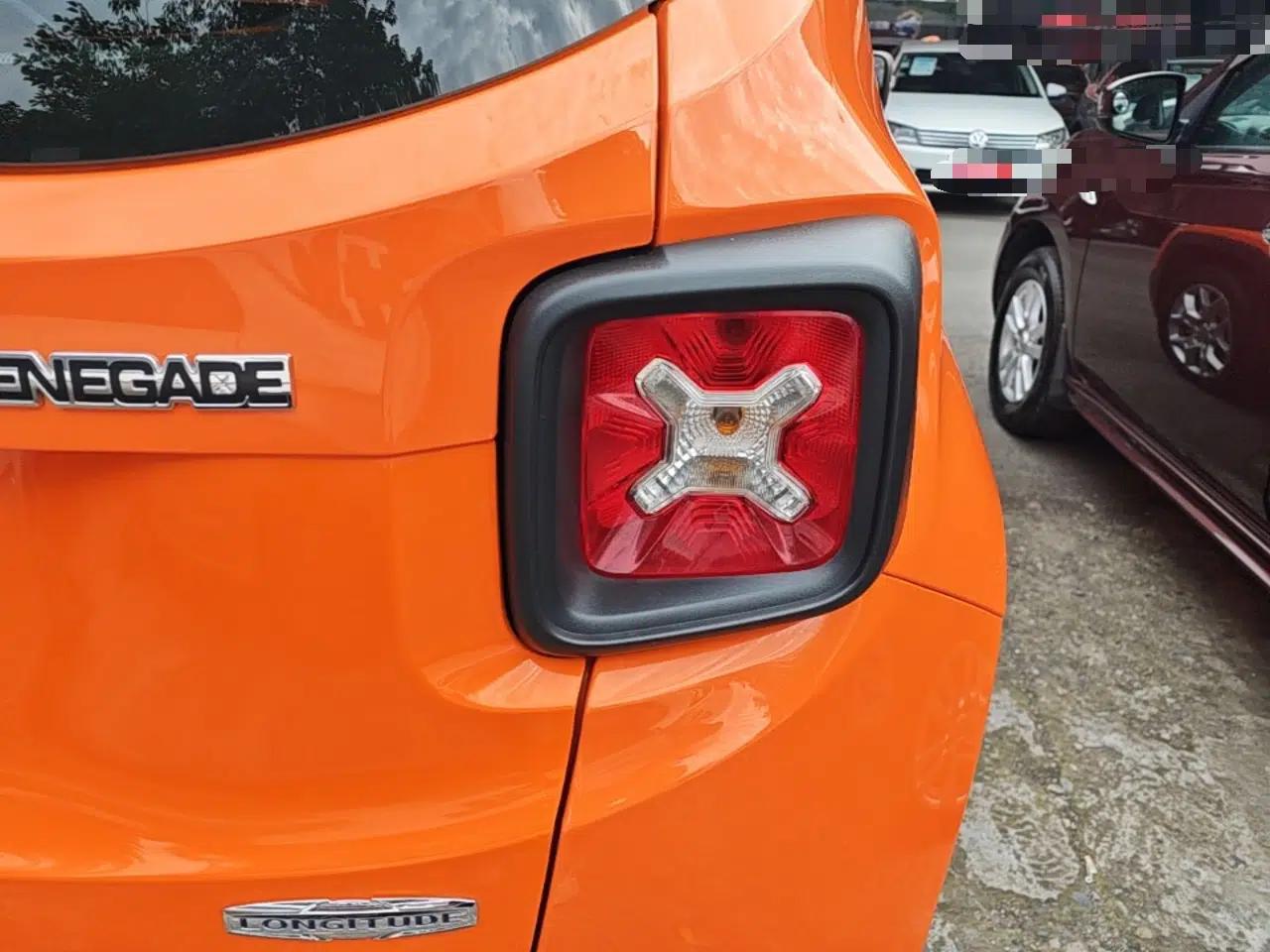 Jeep Renegade 2016 1.4T Automatic High-Energy Version — миниатюра 9