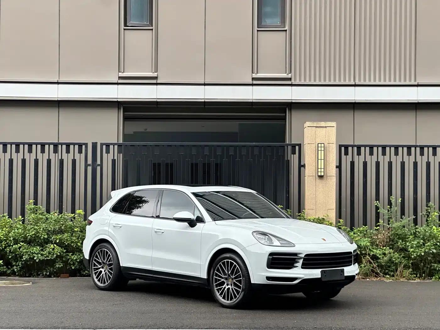 2022 Cayenne 3.0T Platinum Edition — миниатюра 3