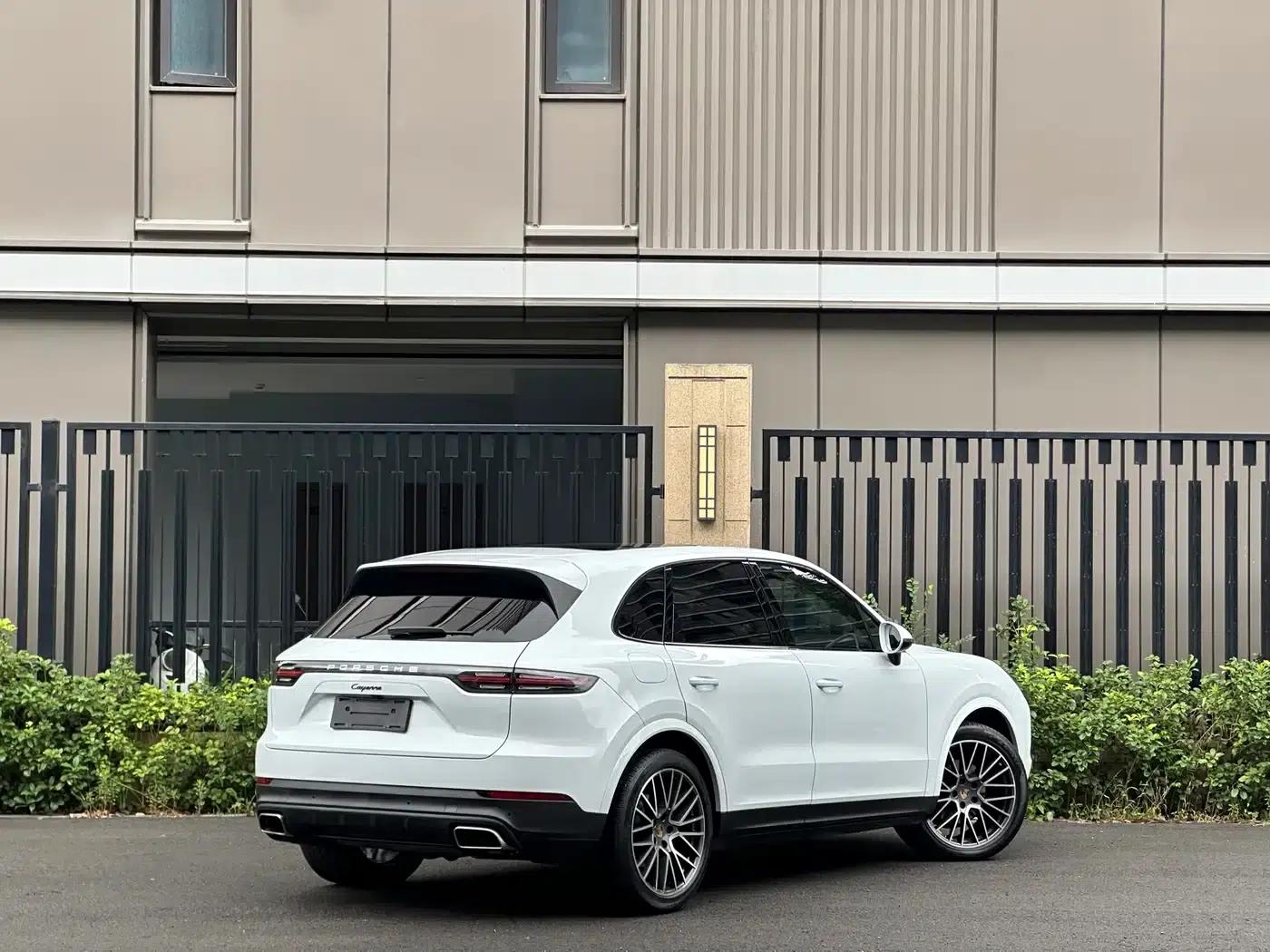 2022 Cayenne 3.0T Platinum Edition — миниатюра 4