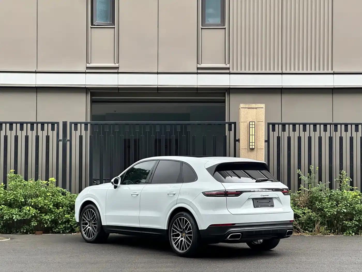 2022 Cayenne 3.0T Platinum Edition — миниатюра 6
