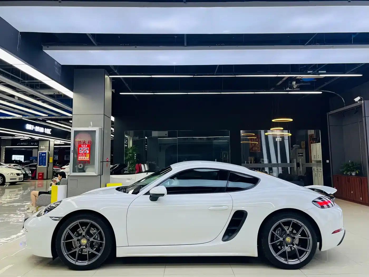 Porsche 718 Cayman 2022 2.0T — миниатюра 4
