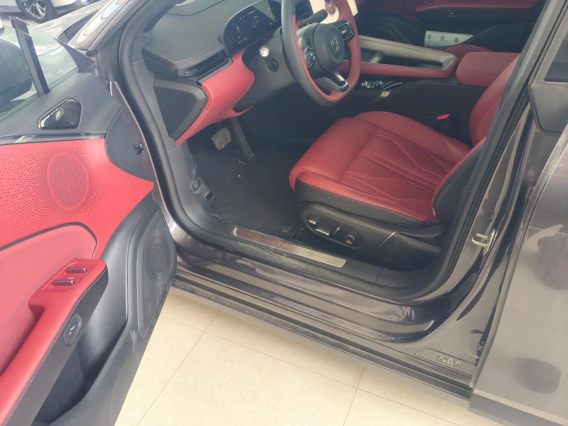 Zeekr 007GT 2025 Four-Wheel Drive Intelligent Driving Version 75 kWh — миниатюра 23