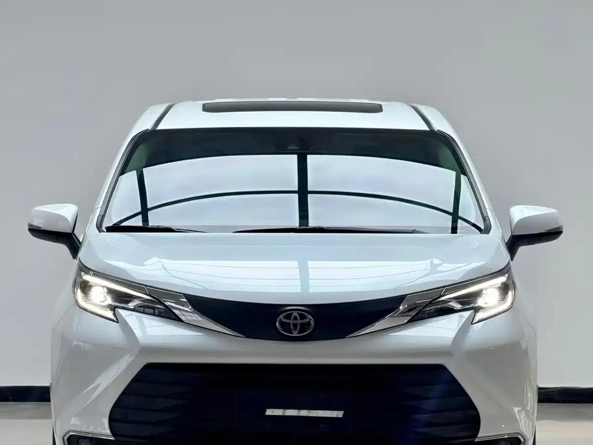 2024 Sienna 2.5L Hybrid Comfort Edition — миниатюра 2