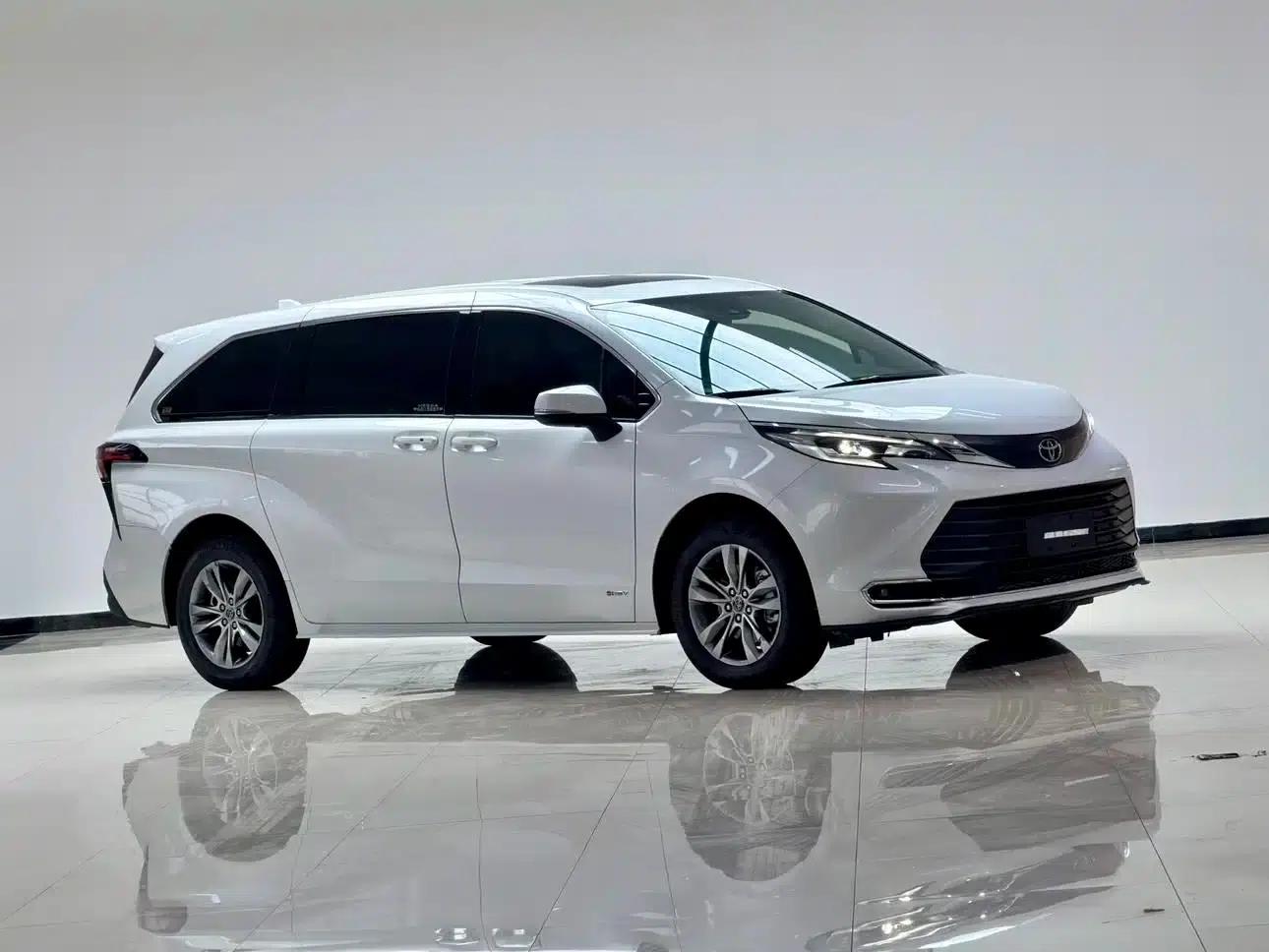 2024 Sienna 2.5L Hybrid Comfort Edition — миниатюра 3