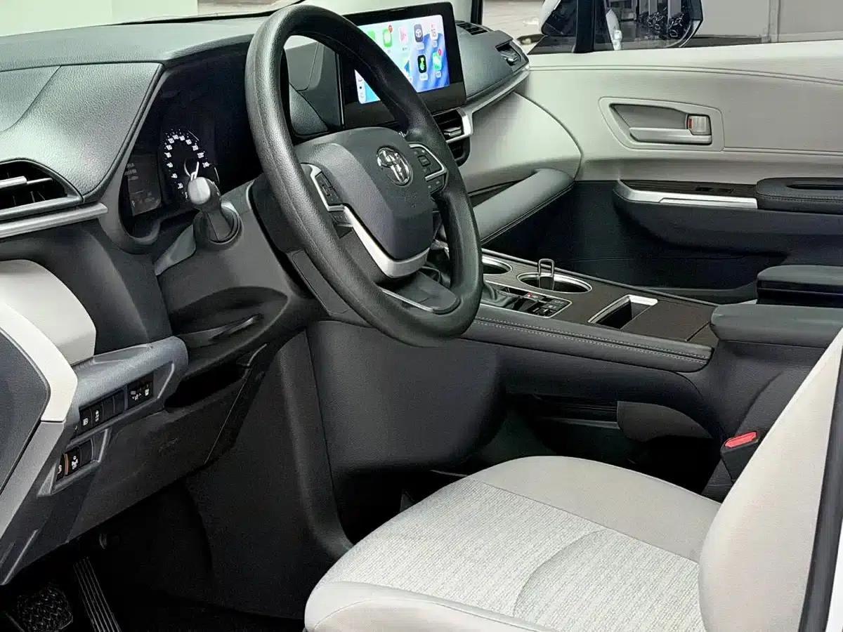 2024 Sienna 2.5L Hybrid Comfort Edition — миниатюра 6