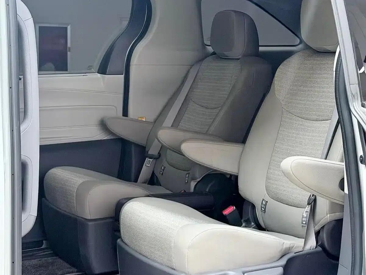 2024 Sienna 2.5L Hybrid Comfort Edition — миниатюра 8