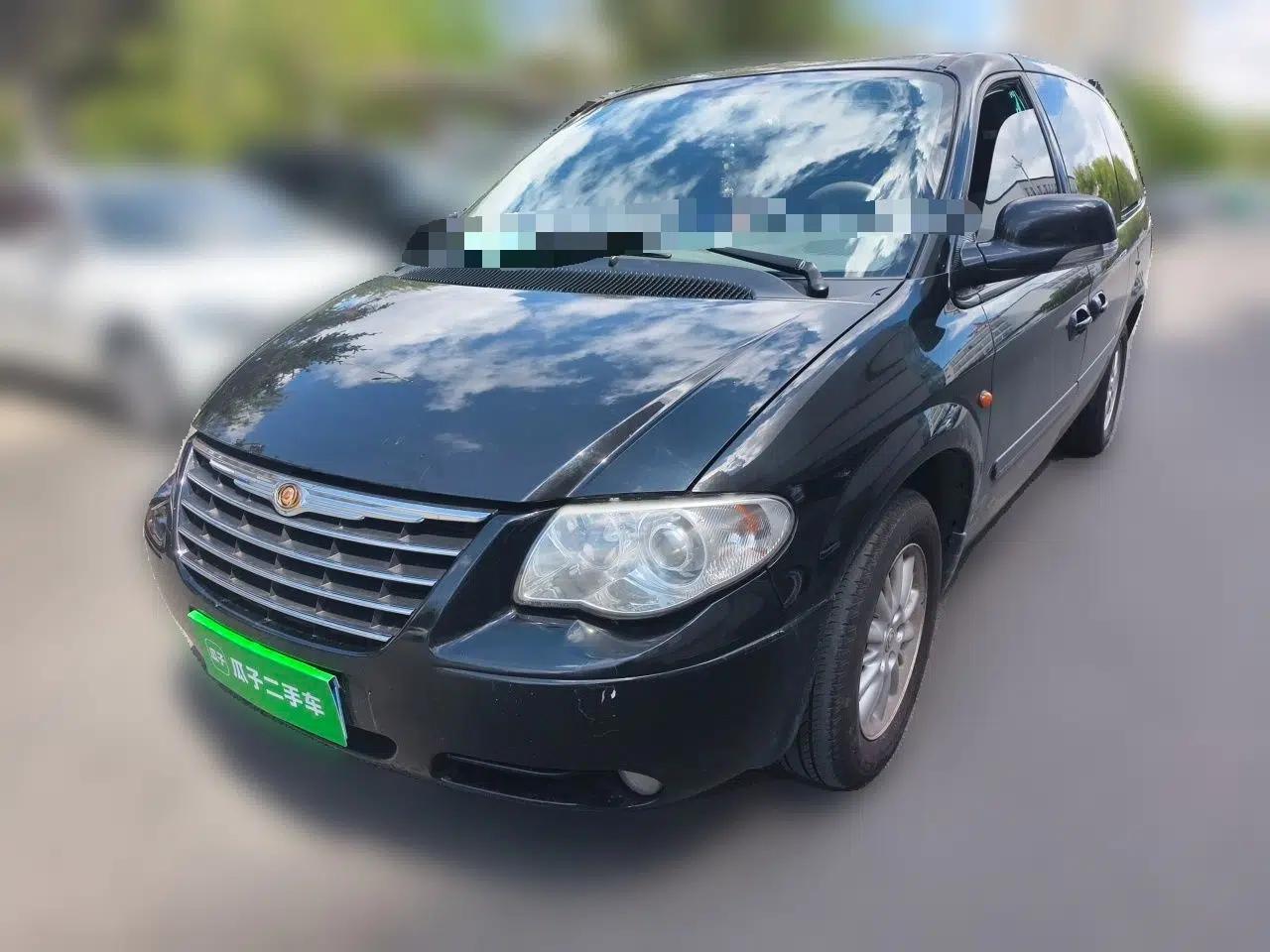 Chrysler Grand Voyager 2012 3.0L Classic Edition — миниатюра 1