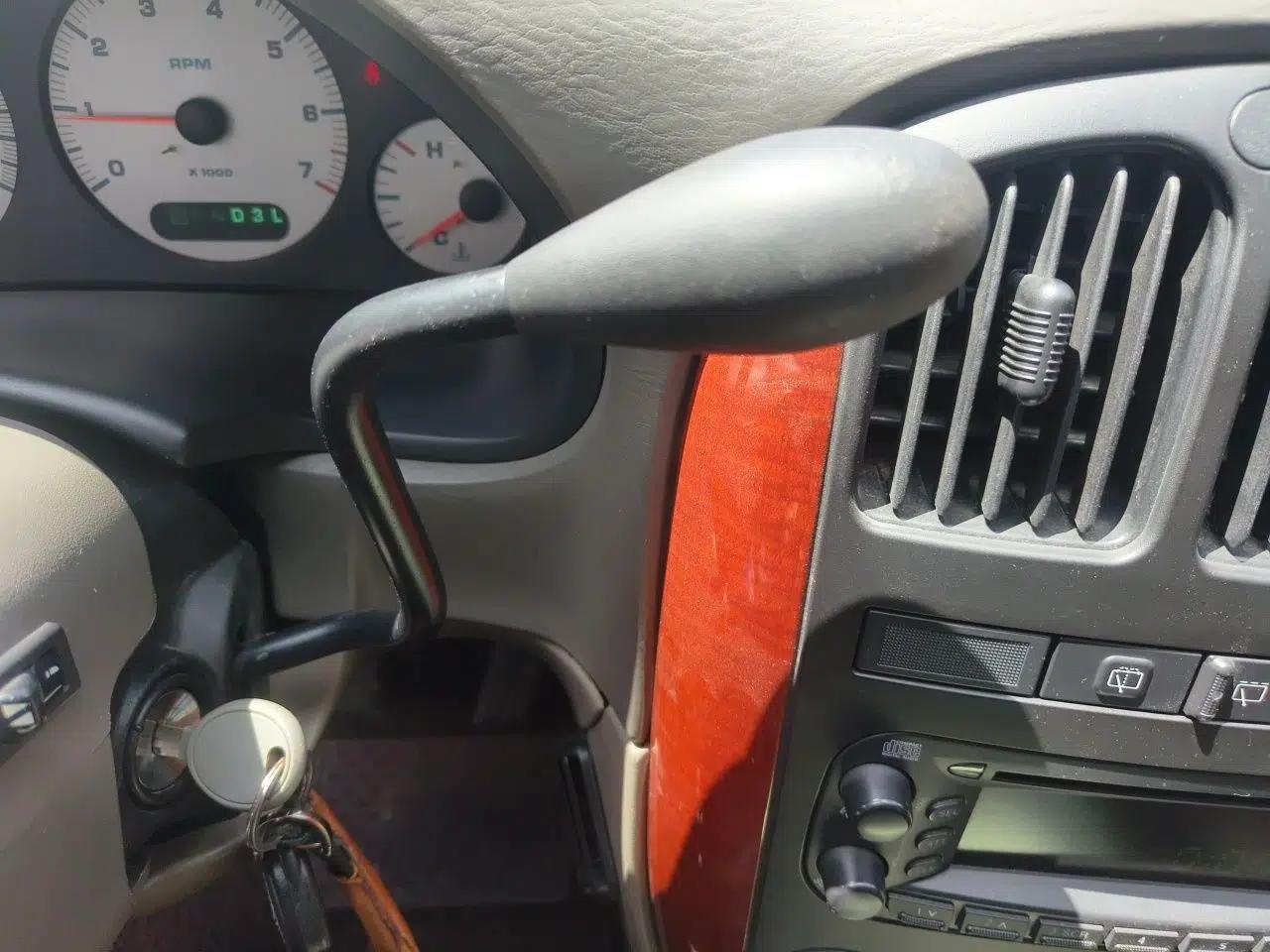 Chrysler Grand Voyager 2012 3.0L Classic Edition — миниатюра 14