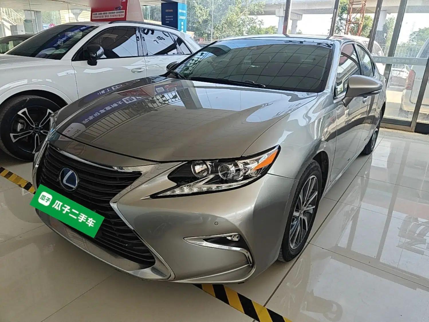 Lexus ES 2015 300h Comfort Edition — миниатюра 1