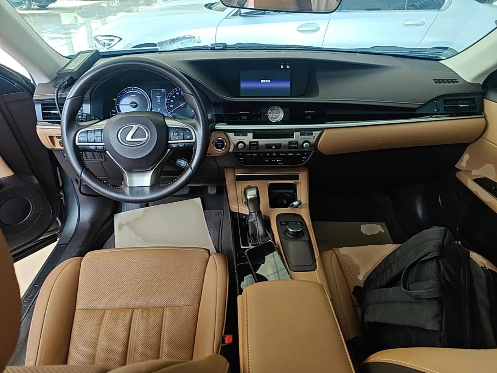 Lexus ES 2015 300h Comfort Edition — миниатюра 12