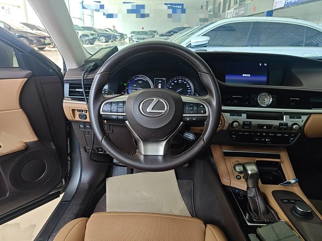 Lexus ES 2015 300h Comfort Edition — миниатюра 13