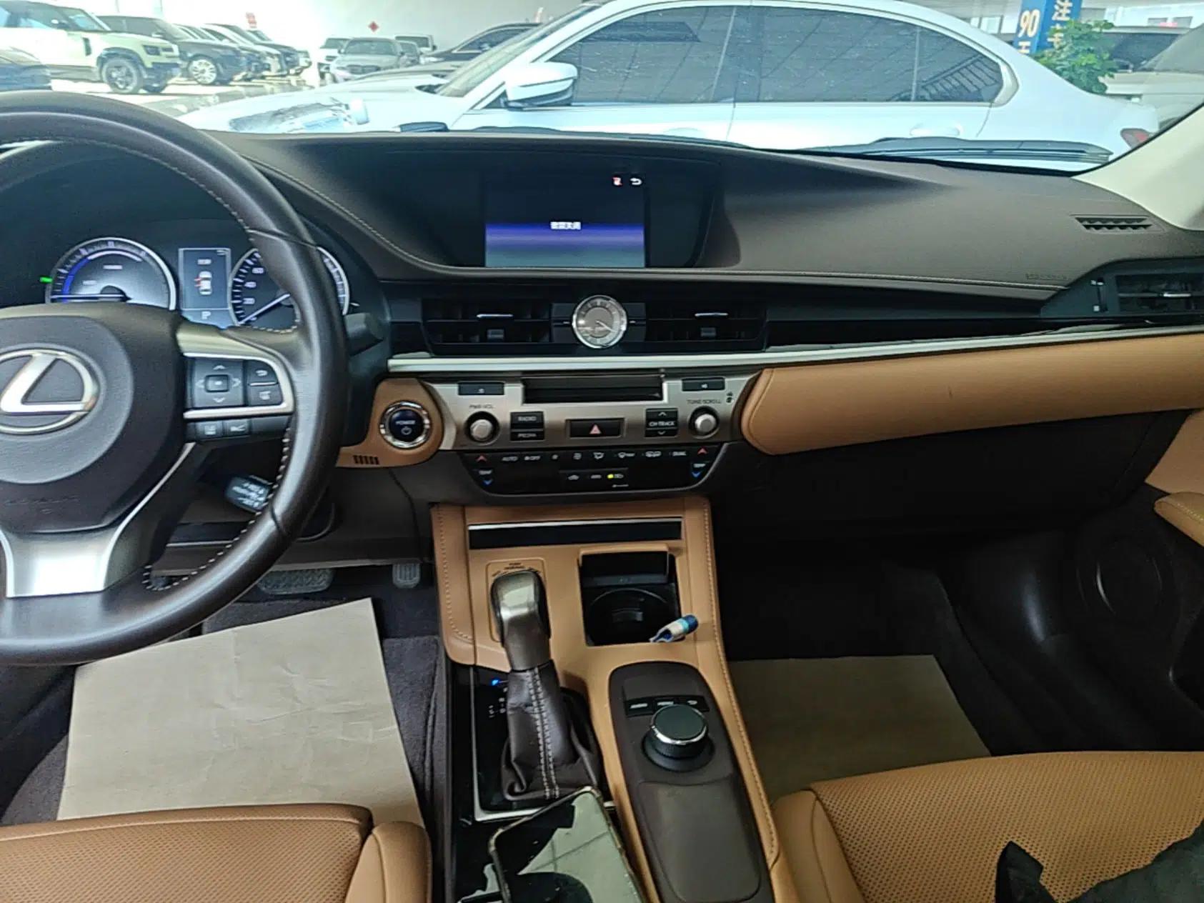 Lexus ES 2015 300h Comfort Edition — миниатюра 15