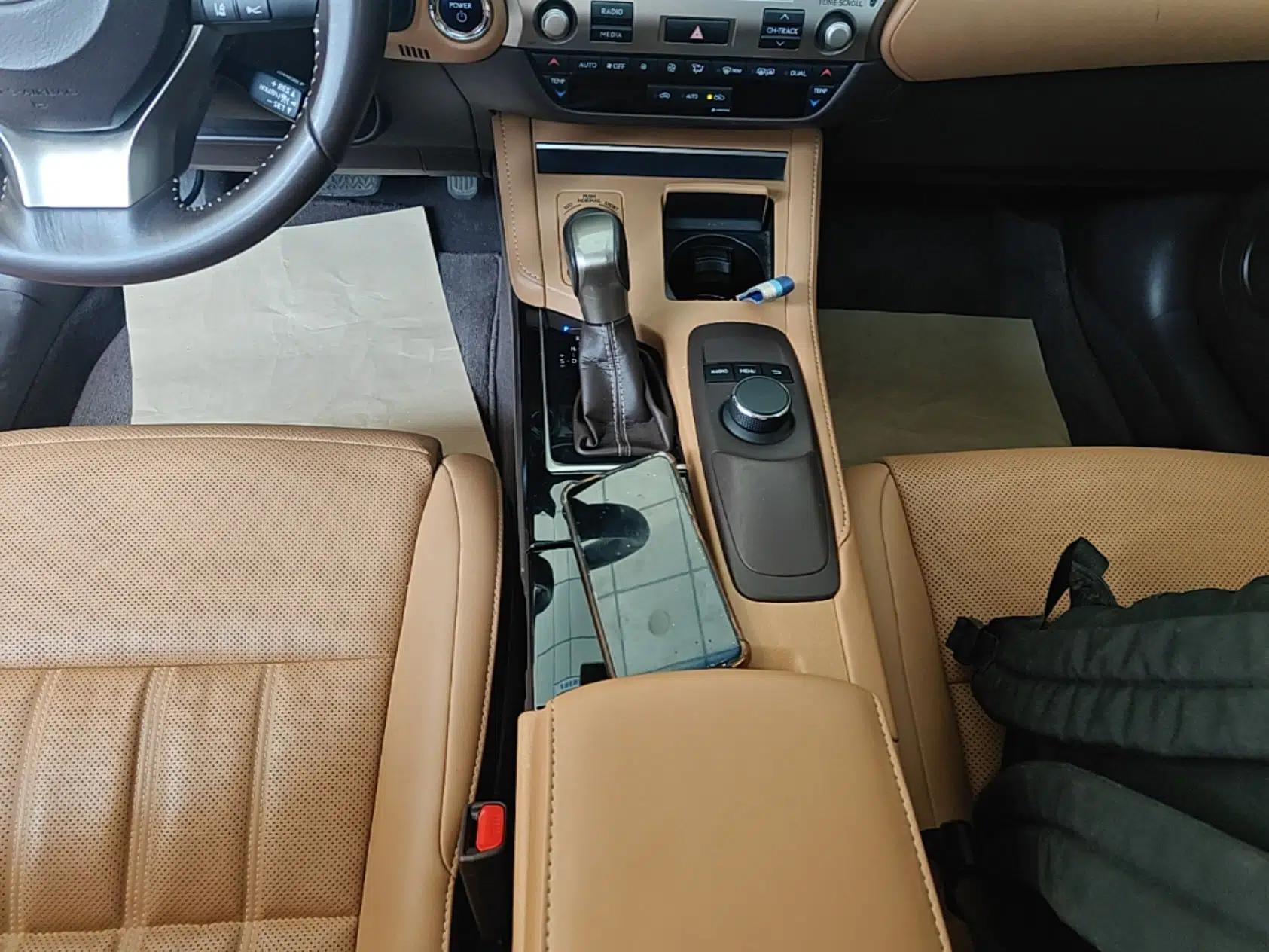 Lexus ES 2015 300h Comfort Edition — миниатюра 16