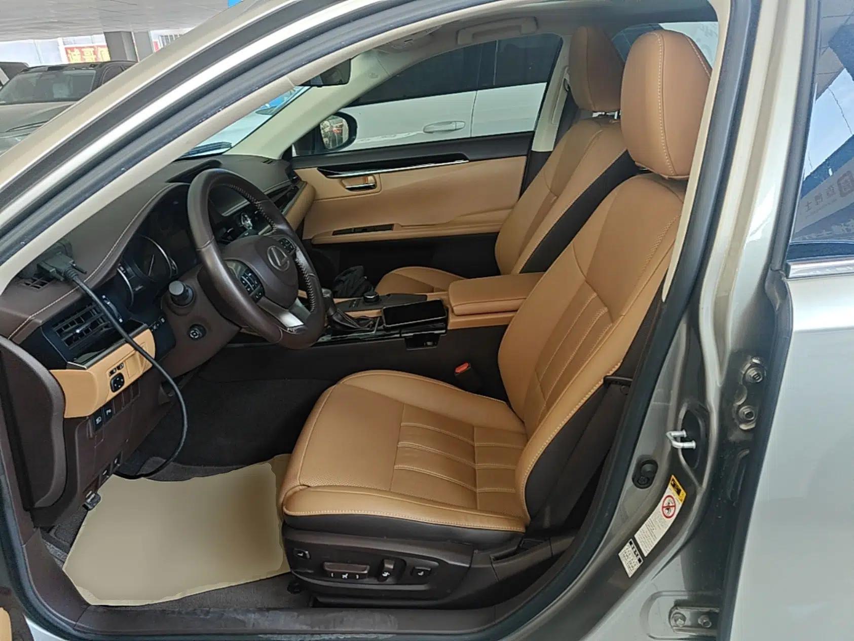 Lexus ES 2015 300h Comfort Edition — миниатюра 17