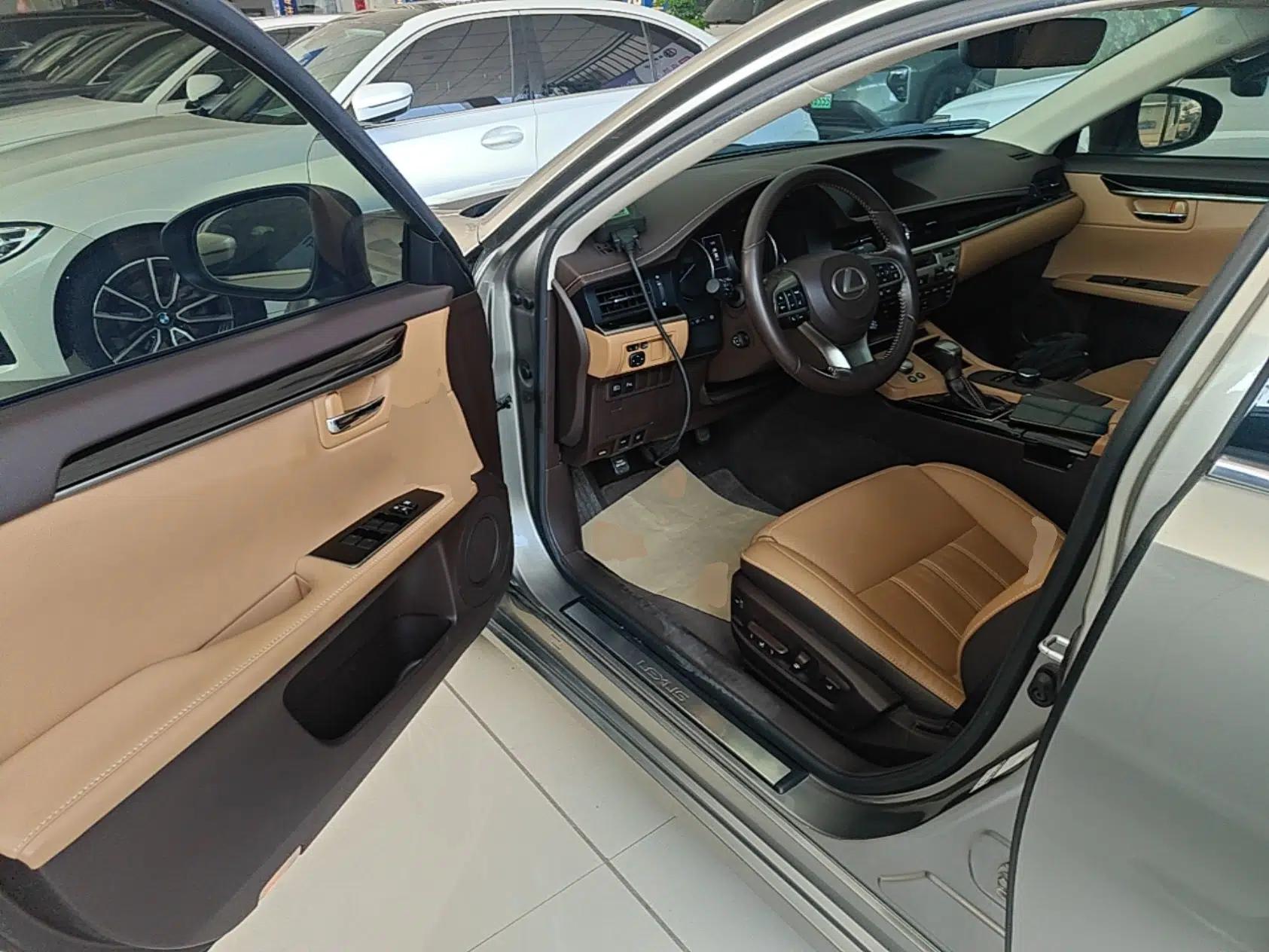 Lexus ES 2015 300h Comfort Edition — миниатюра 18