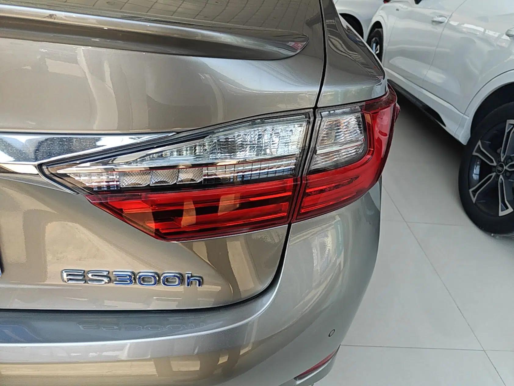 Lexus ES 2015 300h Comfort Edition — миниатюра 9