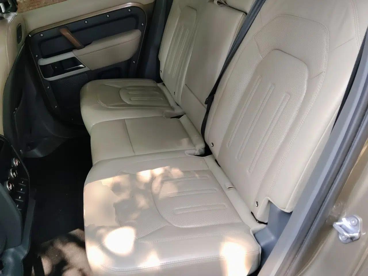 Land Rover Defender 2020 110 P400 Dark Special Edition — миниатюра 17