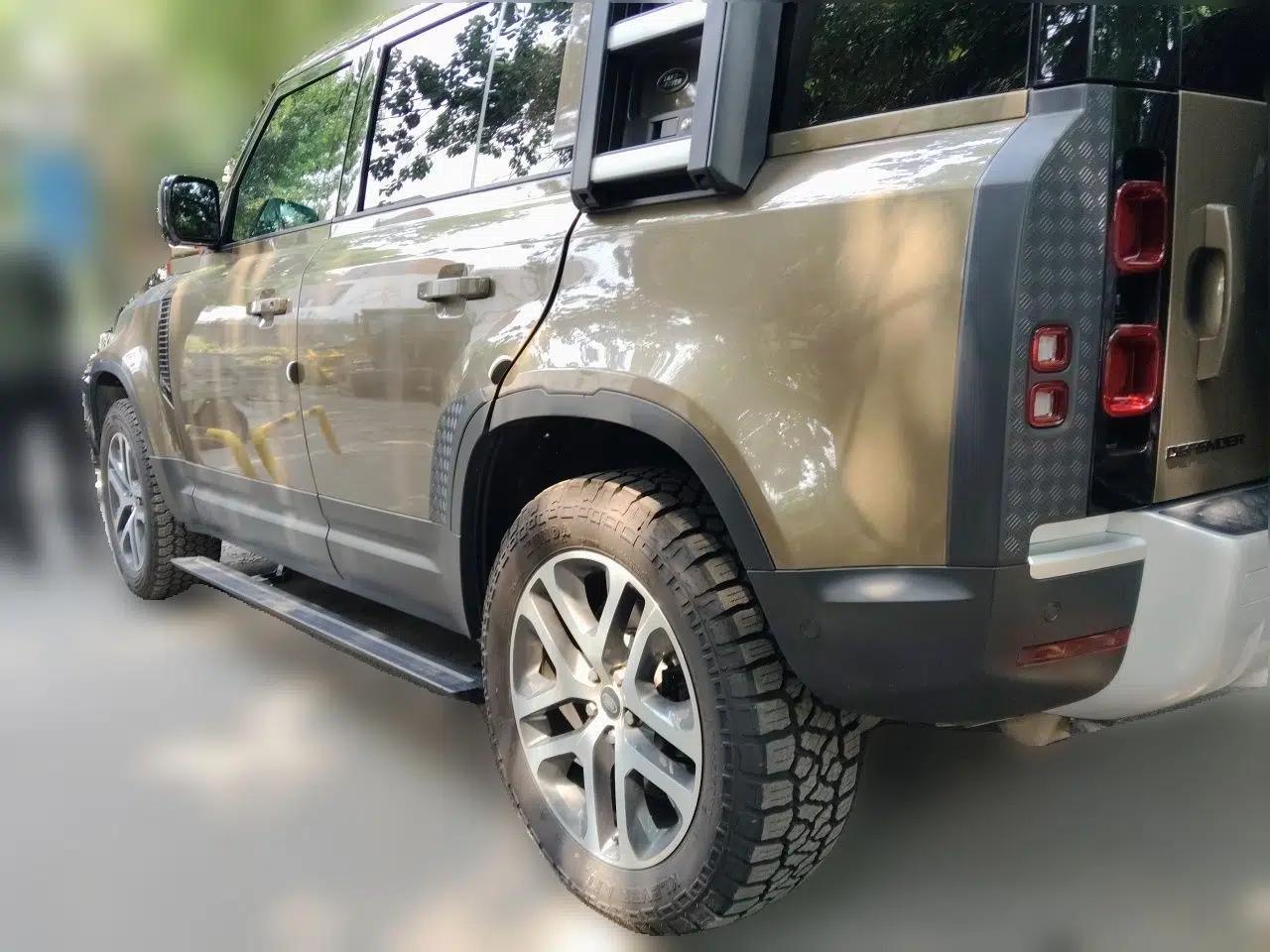 Land Rover Defender 2020 110 P400 Dark Special Edition — миниатюра 4