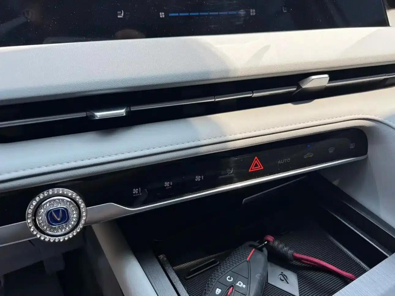 Changan CS75PLUS 2024 Model, Third Generation, Champion Edition, 1.5T Intelligent Driving and Sporty Type — миниатюра 15