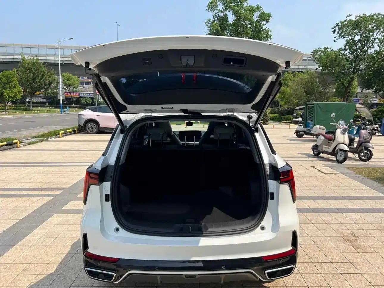 Changan CS75PLUS 2024 Model, Third Generation, Champion Edition, 1.5T Intelligent Driving and Sporty Type — миниатюра 20